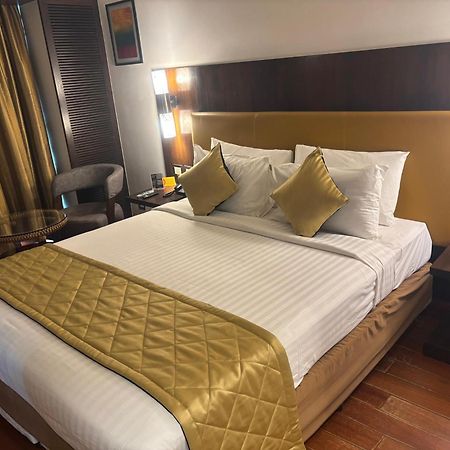 Iris The Business Hotel Bangalore Bagian luar foto