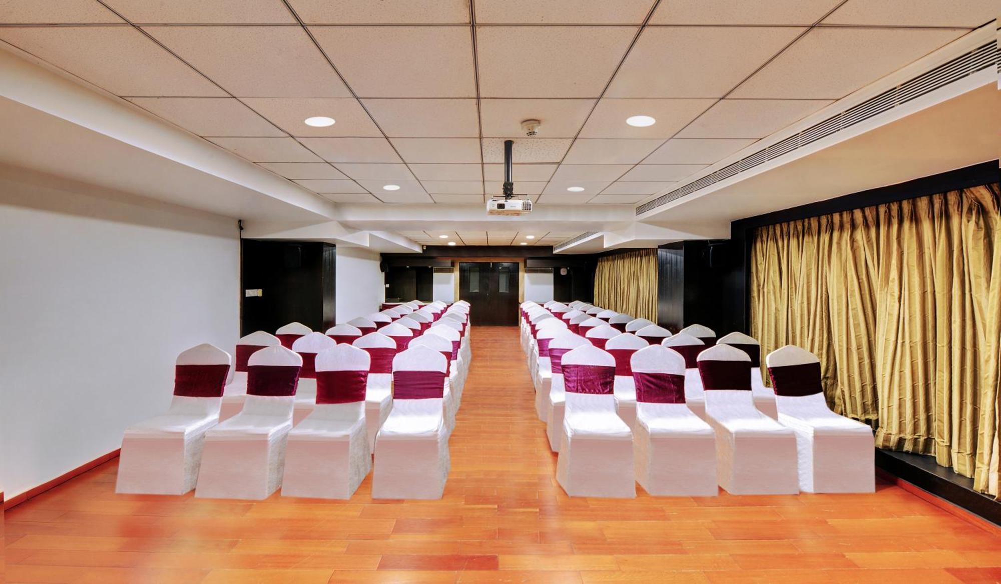 Iris The Business Hotel Bangalore Bagian luar foto