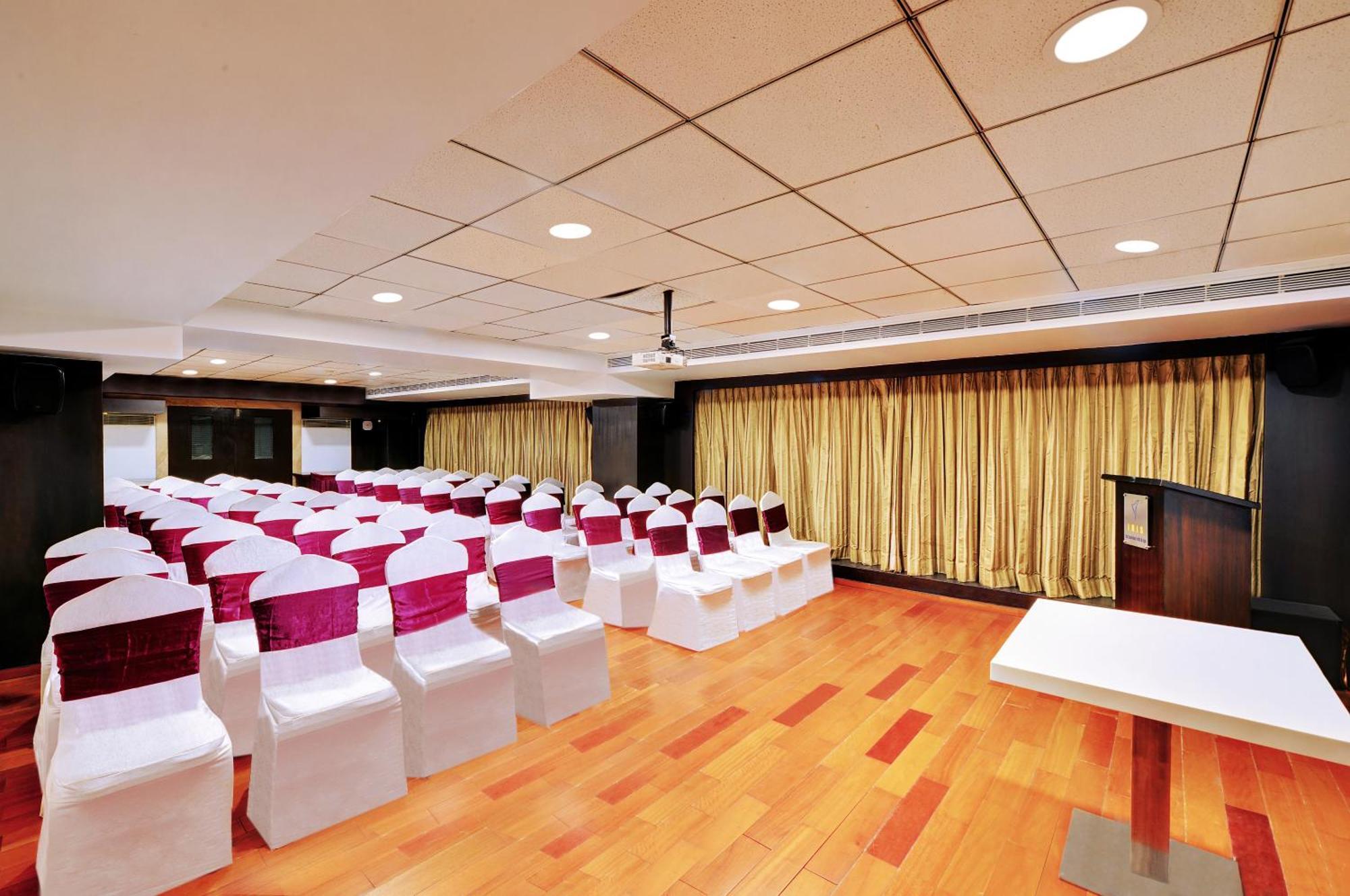 Iris The Business Hotel Bangalore Bagian luar foto