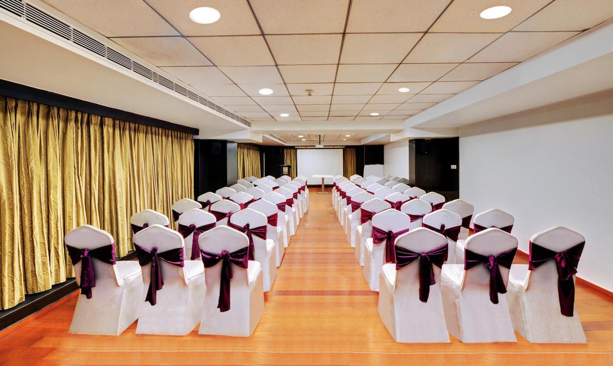Iris The Business Hotel Bangalore Bagian luar foto