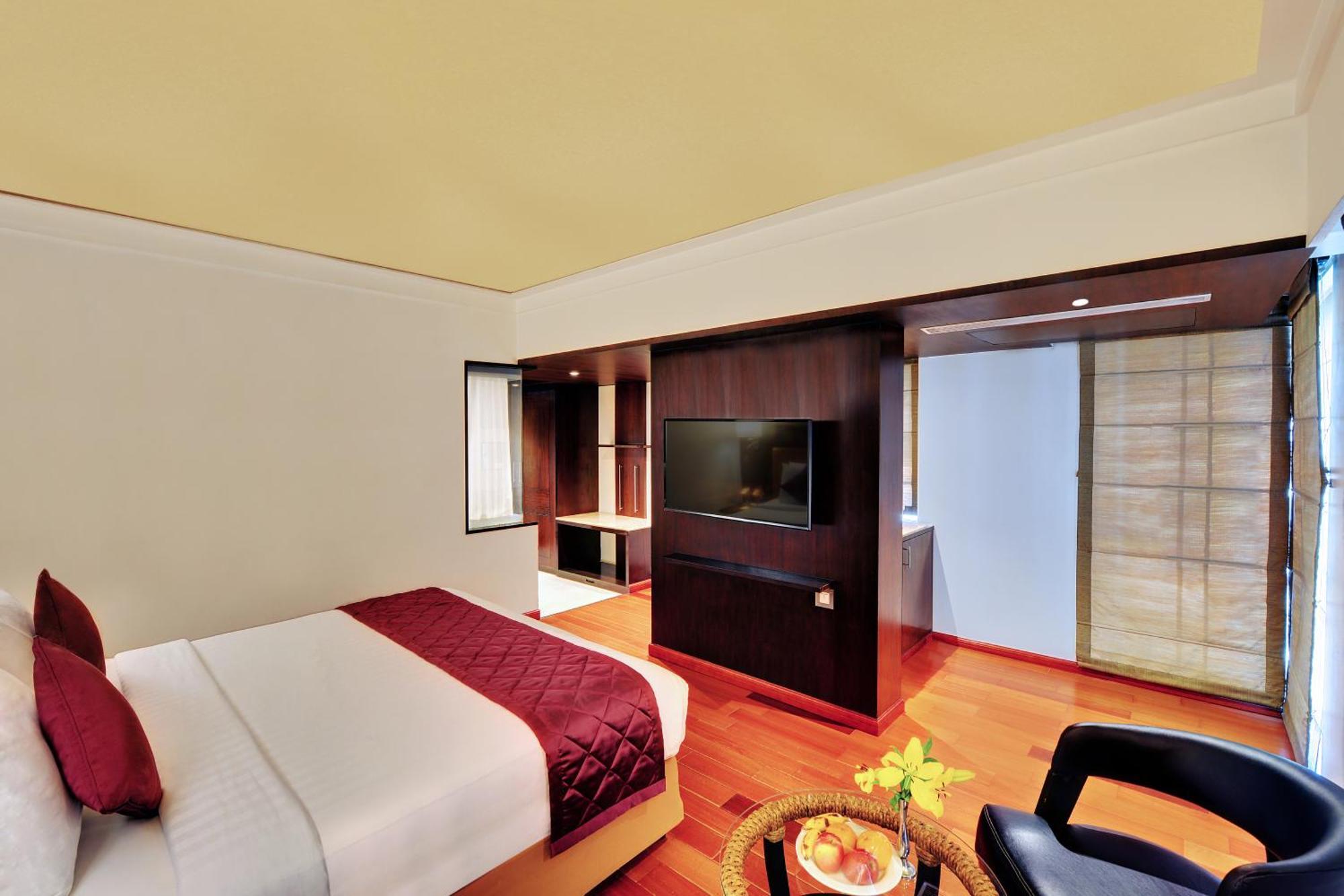 Iris The Business Hotel Bangalore Bagian luar foto