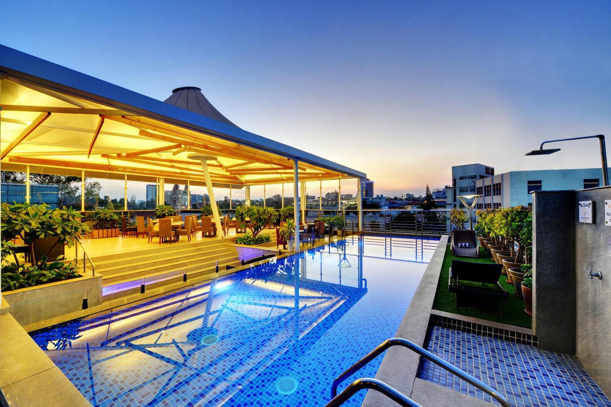 Iris The Business Hotel Bangalore Bagian luar foto
