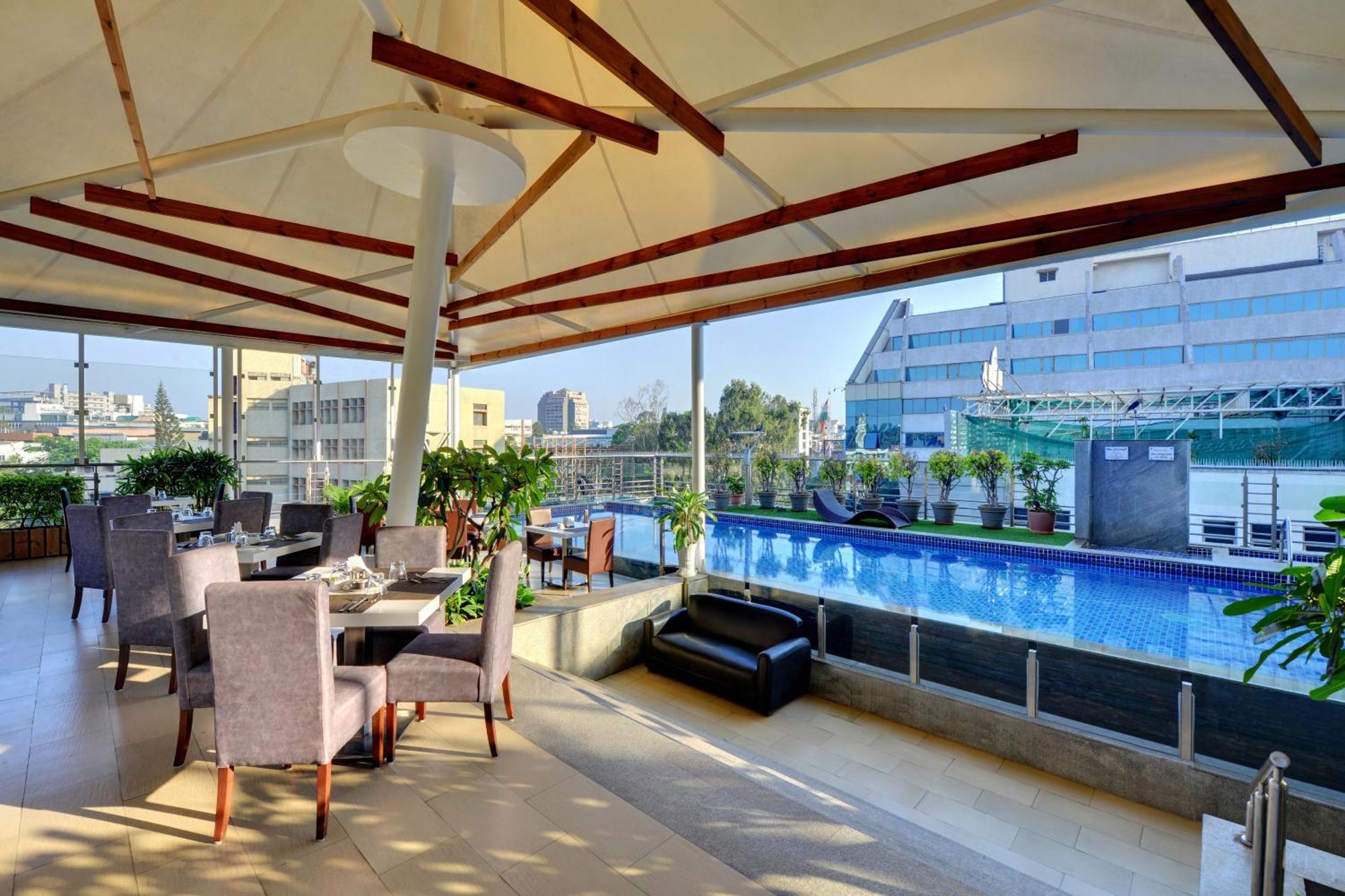 Iris The Business Hotel Bangalore Bagian luar foto