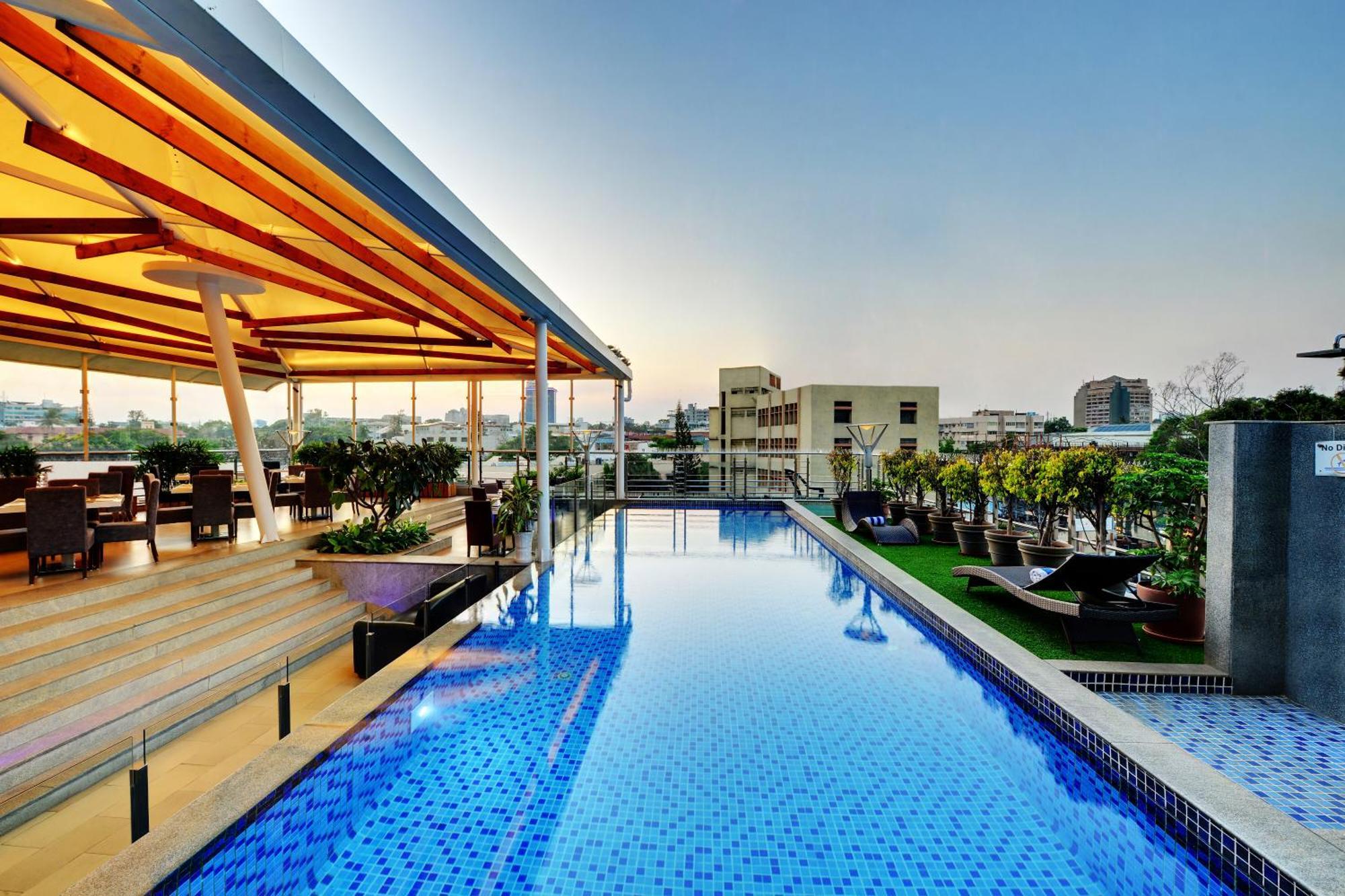 Iris The Business Hotel Bangalore Bagian luar foto