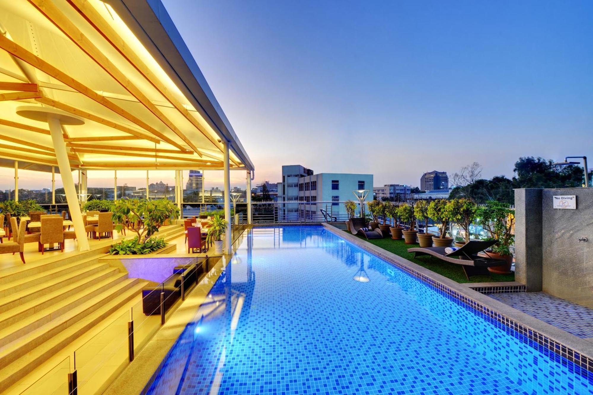 Iris The Business Hotel Bangalore Bagian luar foto