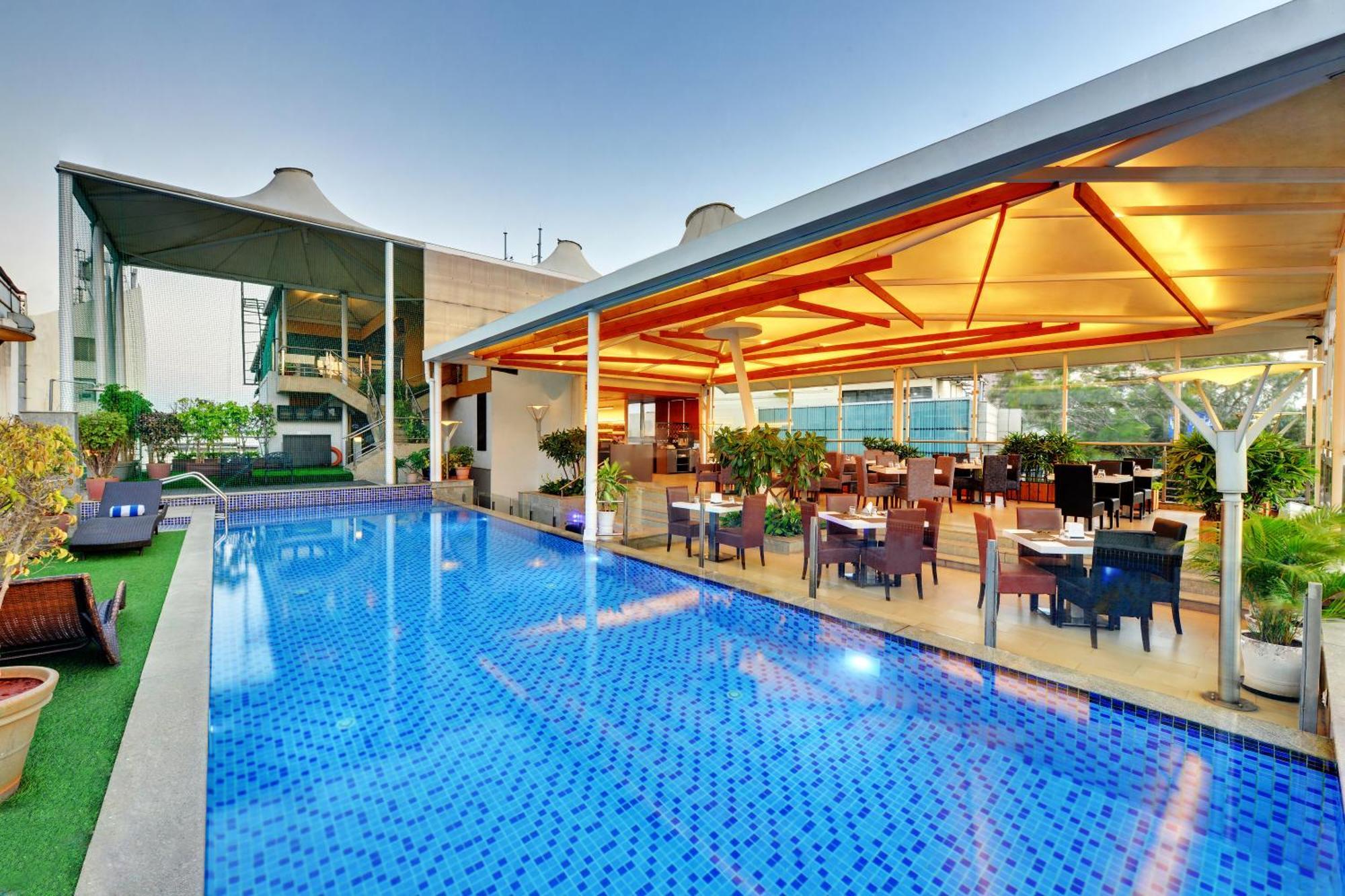 Iris The Business Hotel Bangalore Bagian luar foto