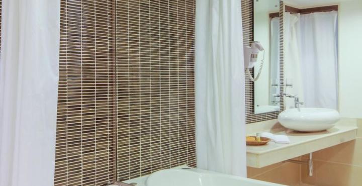 Iris The Business Hotel Bangalore Bagian luar foto