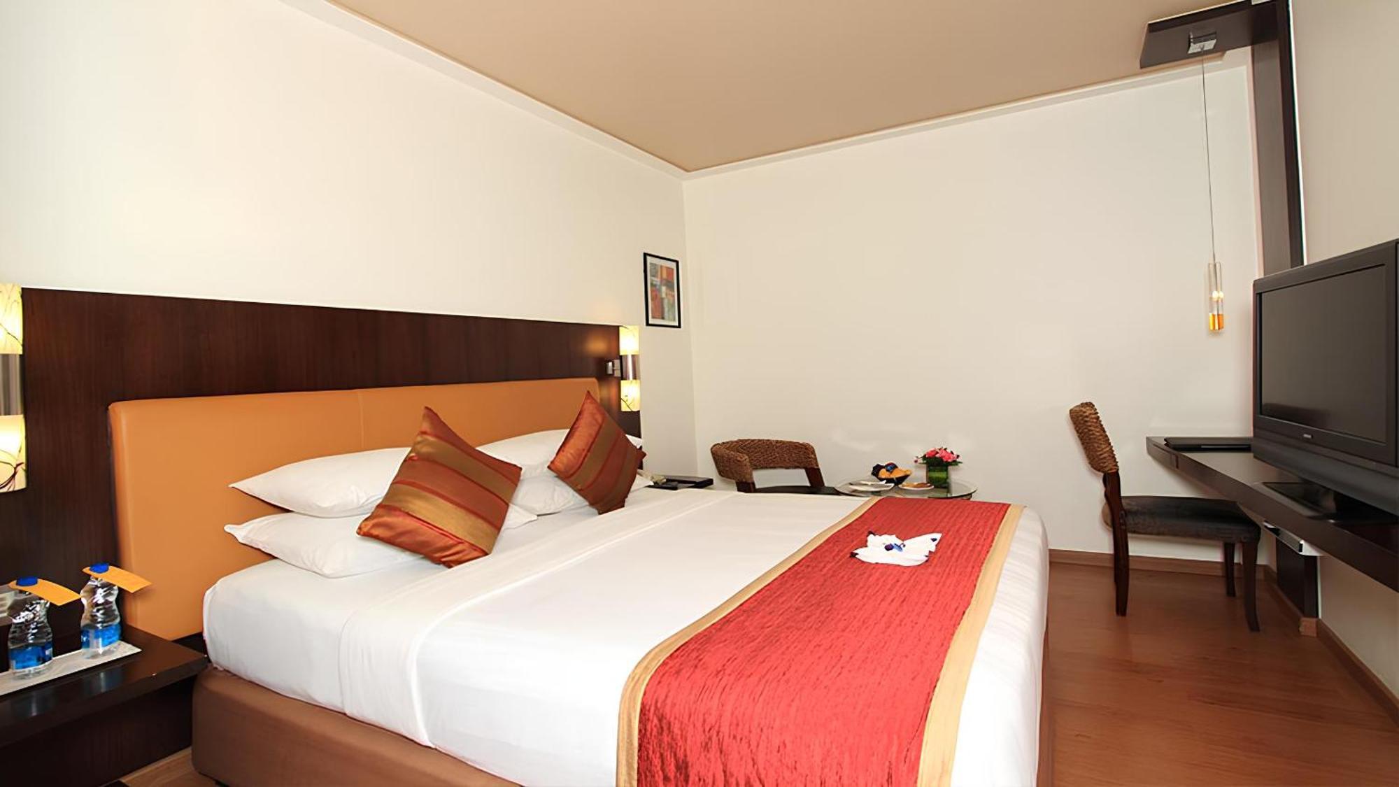 Iris The Business Hotel Bangalore Bagian luar foto