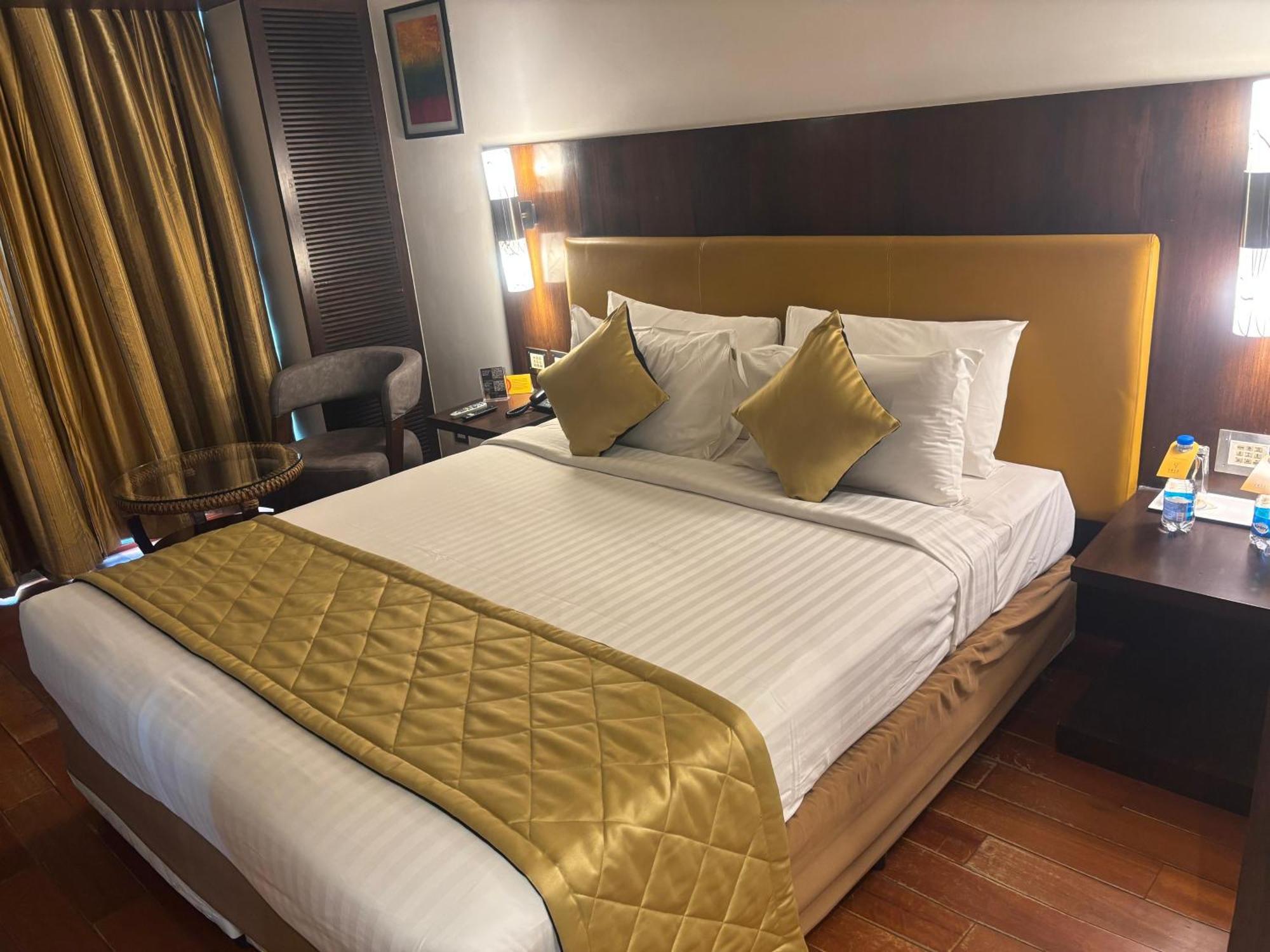 Iris The Business Hotel Bangalore Bagian luar foto