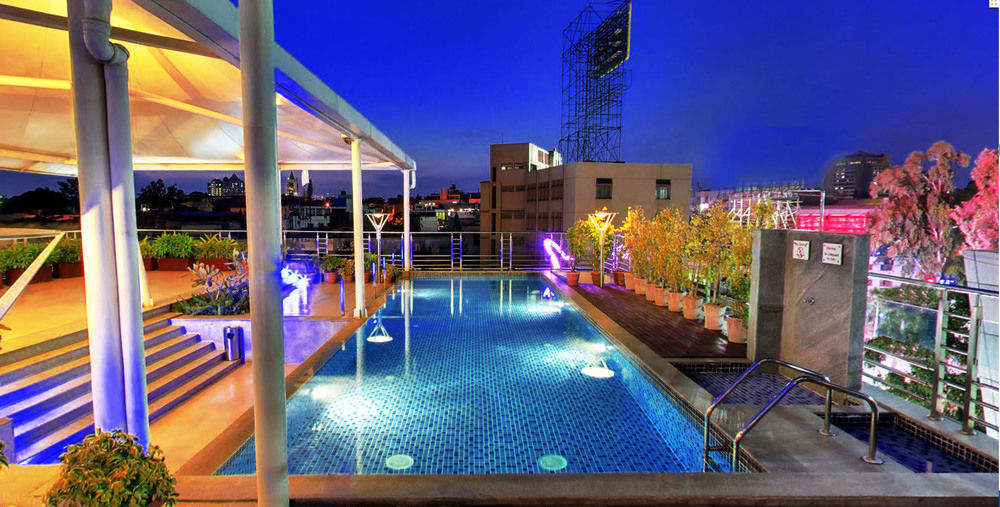 Iris The Business Hotel Bangalore Bagian luar foto