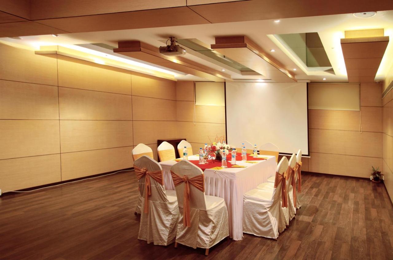Iris The Business Hotel Bangalore Bagian luar foto
