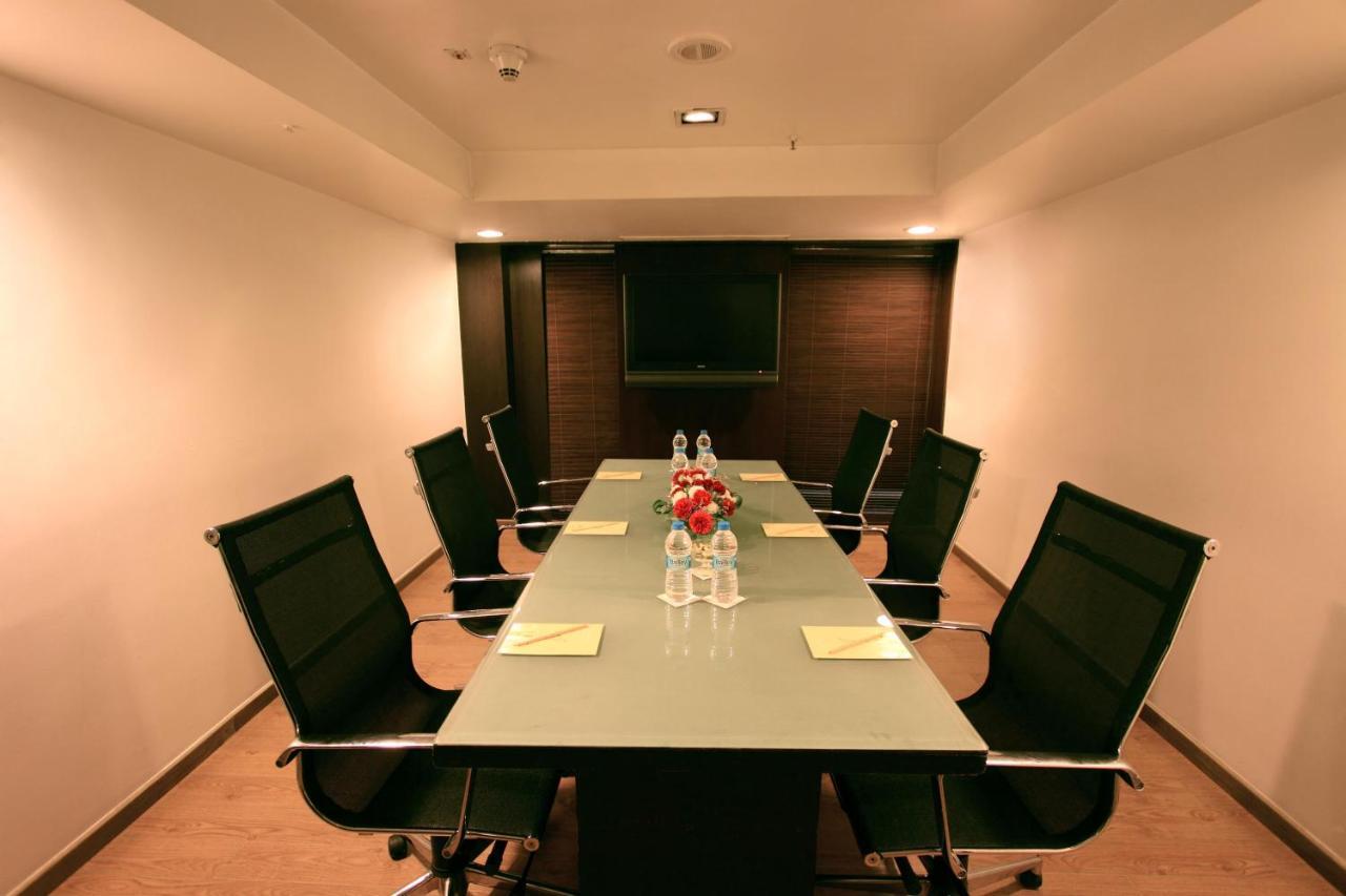 Iris The Business Hotel Bangalore Bagian luar foto